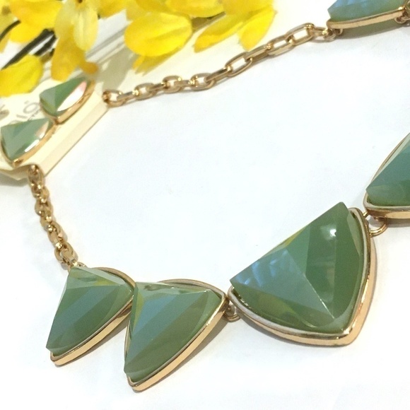 3/$29! jade green & gold tones geometric necklace - Picture 8 of 8